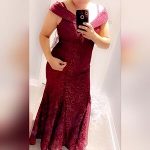 Chic One-Shoulder Burgundy Lace Dress